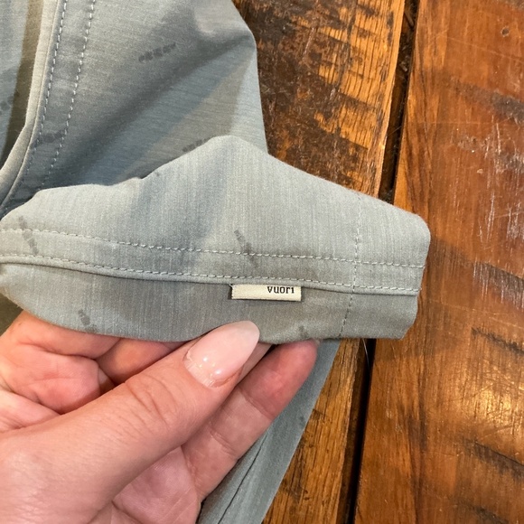 Vuori Men’s Short Sleeve Button Up Shirt Gray Performance Stretch Size Large - Picture 6 of 10